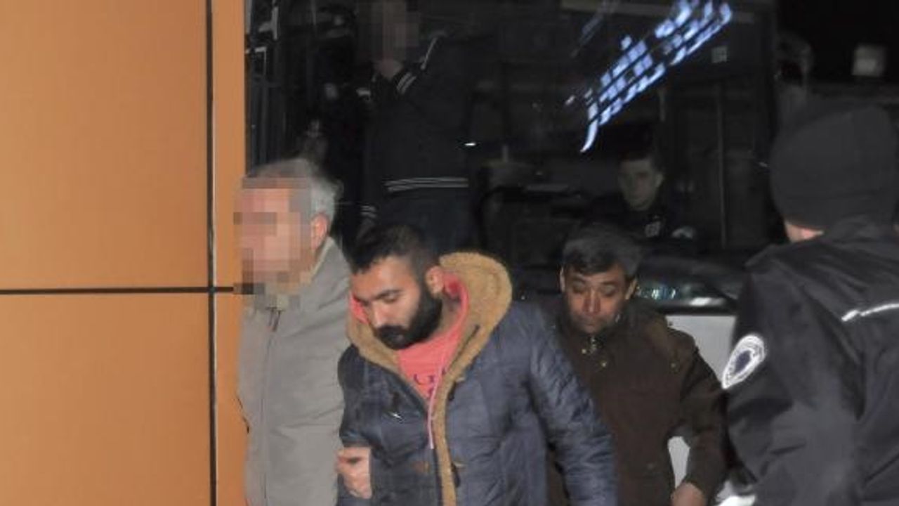 DHKP-C'linin cenazesine giden otobüste terör örgütünü öven pankart bulununca, 35 kişi gözaltına alındı