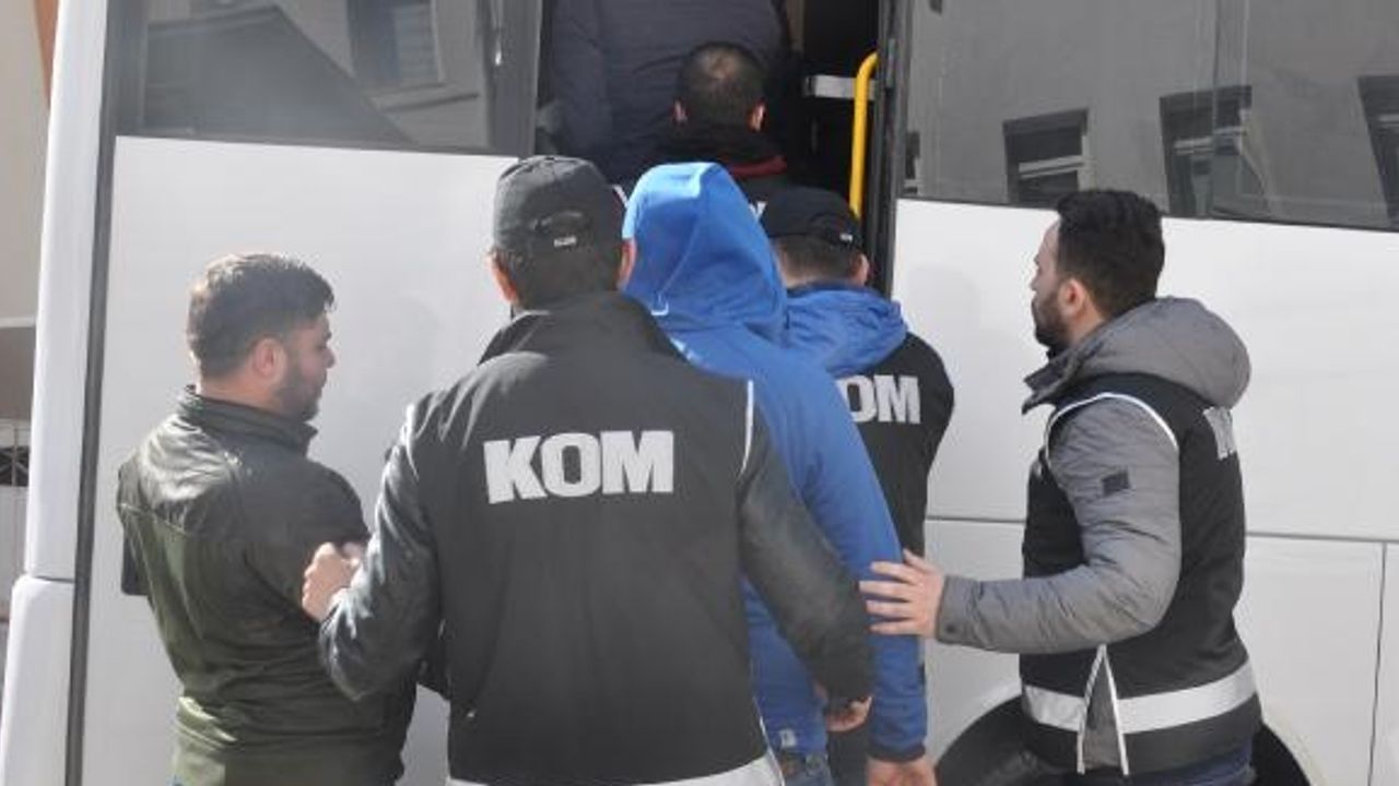 4 ilde usülsüz araç tescili operasyonu: 7 gözaltı