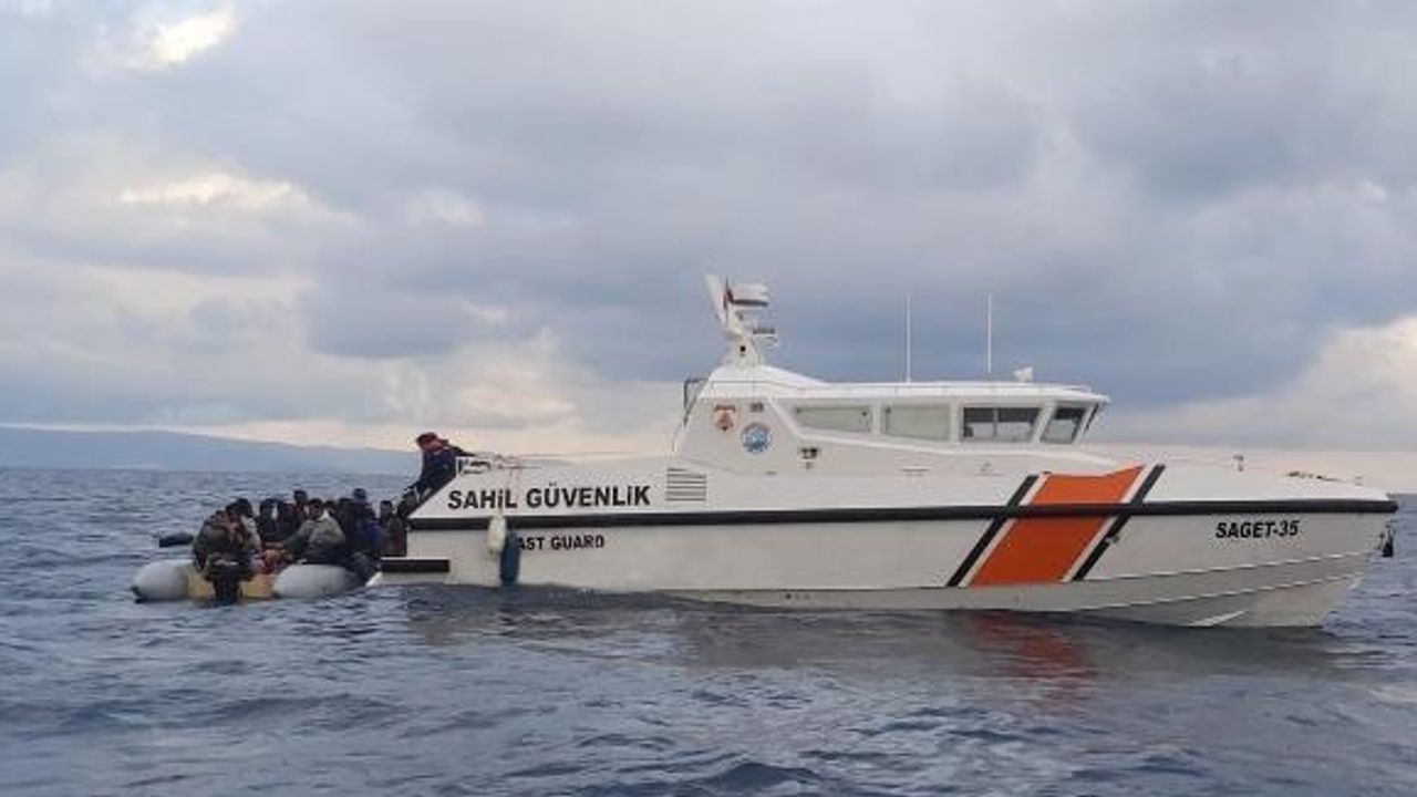 İzmir'de Yunanistan'ın ittiği 48 göçmen kurtarıldı