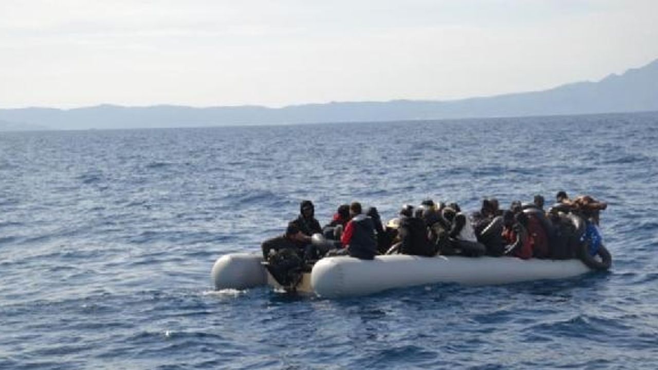 Yunan unsurlarının ittiği 85 göçmeni, Türk Sahil Güvenliği kurtardı