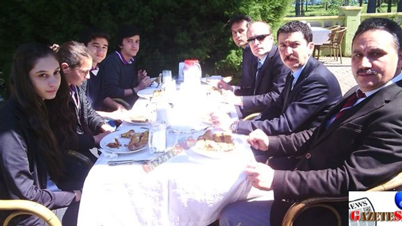 Bahçelievler Anadolu Lisesi bilgi yarışmasında il birincisi oldu