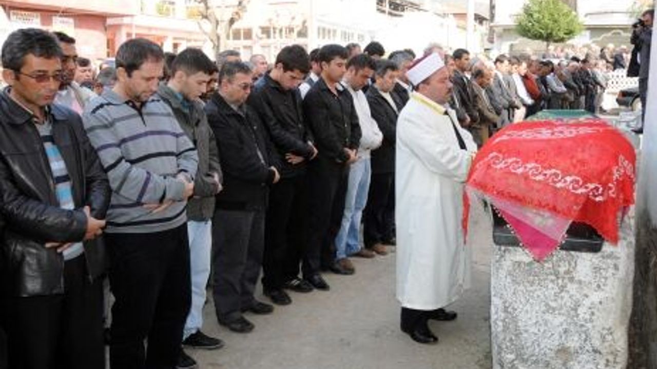 Depremde ölen Alime öğretmen, bayram için gidiş dönüş uçak bileti almış