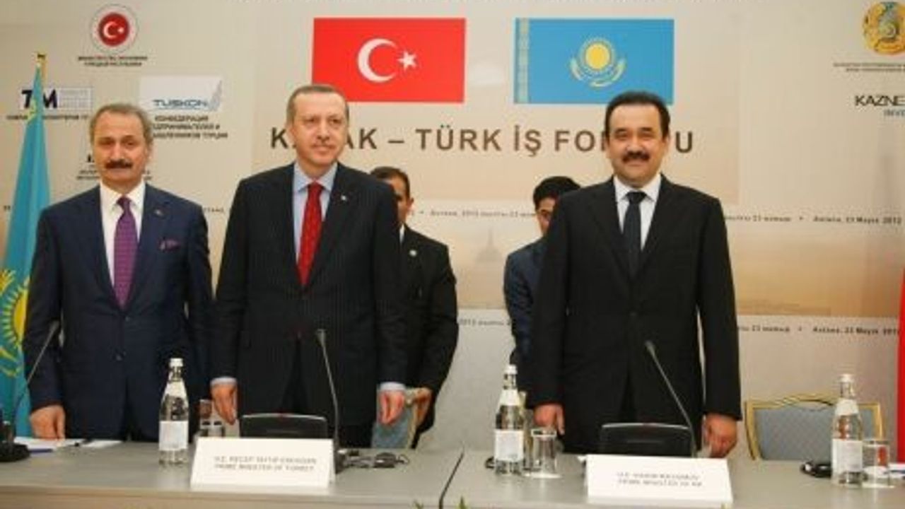 Kazak-Türk İş Forumu'nda renkli görüntüler