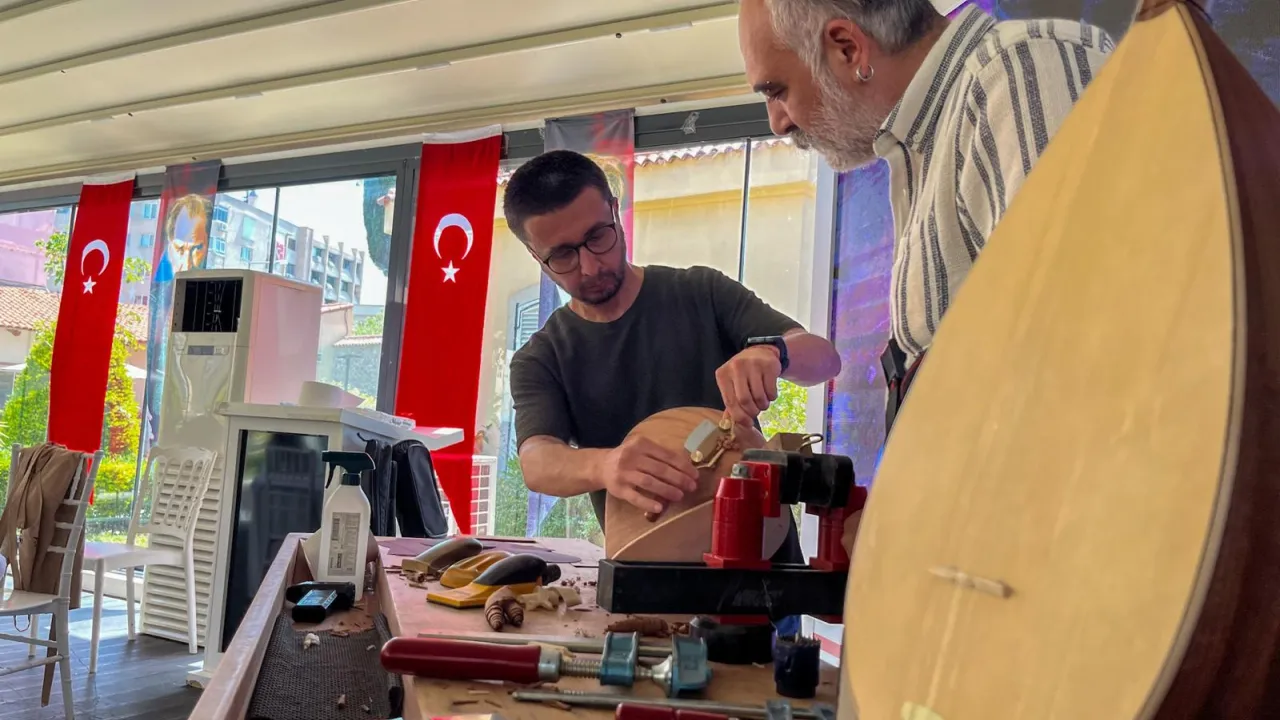 Bornova’da Çalgı Yapım Çalıştayı büyük ilgi gördü