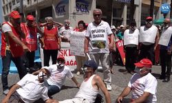 Zamlara tepki gösteren Emekliler oturma eylemi başlattı