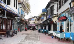 Bursa Osmangazi'de Tarihi Arap Şükrü Sokağı 'kaçak'lardan arındırıldı