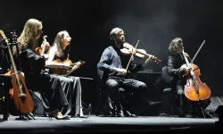 Dünyaca ünlü piyanist İzmir'de ayakta alkışlandı