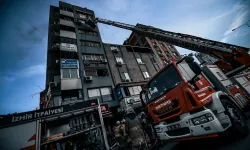 İzmir'de iş hanını alevler sardı, itfaiye 12 kişiyi kurtardı