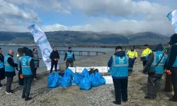 Balıkesir'de Altınkum sahilinde anlamlı temizlik