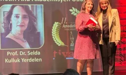 DEÜ'lü akademisyene sahne tasarımı ödülüne layık görüldü