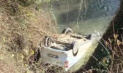 Düzce Akçakoca'da otomobil dere yatağına yuvarlandı