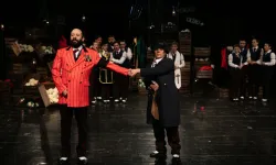 İzmir Şehir Tiyatroları'ndan görkemli prömiyer