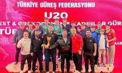 Sakarya Büyükşehirli güreşçilerden Ankara'da madalya yağmuru