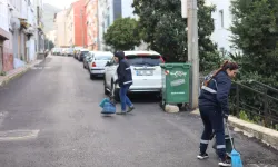 İzmir Karabağlar 'da temizlik çalışmaları tüm mahallelere yayılıyor