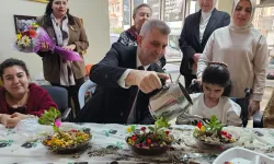 Kocaeli Gölcük'te çiçekler engelleri aştı