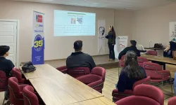 Kocaeli İzmit'te gençlere uluslararası fırsat rehberi