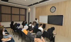 Konya Karatay'da gençlere 18 branşta eğitim fırsatı sunuyor