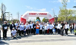 Balıkesir'de otizm farkındalığı için koşuldu