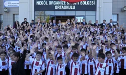 Bursa İnegölspor forması bin 100 öğrenciye dağıtıldı
