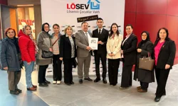 Bursa'da emeklilerden LÖSEV'e 23 Nisan hediyesi