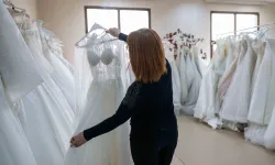 Gelinlikler hayalleri İzmir Bornova'da gerçeğe dönüşüyor