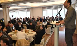 İzmir Bornova'da sanayi esnafıyla aynı sofrada