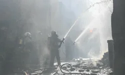 İzmir Konak'ta bina yangını kontrol altında