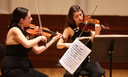 İzmir Oda Orkestrası yine ayakta alkışlandı