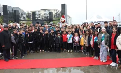 Nilüfer, 23 Nisan'ı Cumhuriyet Meydanı'nda kutladı