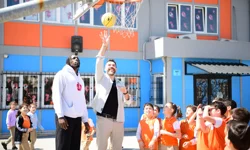 Şampiyon dev adamlar Çayırovalı ilkokul öğrencileriyle buluştu