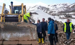 Hakkâri-Van yolunda seferberlik... Heyelan sonrası çalışmalar sürüyor