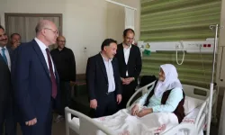 Kayseri Valisi Çiçek hastalarla bayramlaştı
