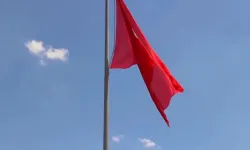 Ceylanpınar'da yıpranan Türk bayrağı yenilendi