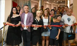 İzmir Bornova'da sanatseverlere 'Biz' sergisi