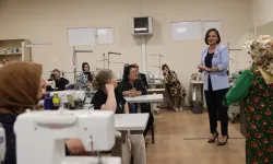 İzmir Karabağlar'da Tekstil Akademi açıldı