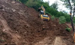 Ordu'da yoğun yağış sonrası heyelan mesaisi