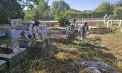 Antalya Büyükşehir ekiplerinden ilçe mezarlıklarında çalışma