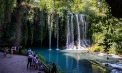 Antalya'da Düden Şelalesi ziyaretçilerini ağırlıyor