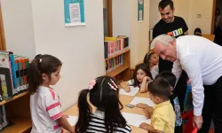 Başkan Özdemir, çocuklar ve ebeveynleri ile kütüphanede buluştu