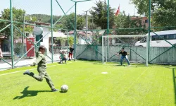 Bursa Osmangazi'de bir halı saha hizmeti daha