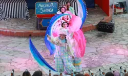 İzmir Karabağlar'da 'Neşeli Sokaklar Mutlu Çocuklar' coşkusu