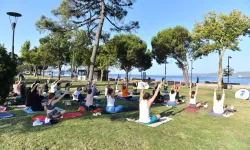 Kadınlar Boğaz'a karşı yogo yaptı