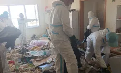 Çöp evden 28 ton çöp çıktı!