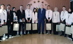 Cumhurbaşkanı Erdoğan Ahlat'ta öğrencileri kabul etti