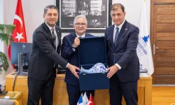 Dominik Ankara Büyükelçisi Lora'dan İzmir Büyükşehir'e ziyaret