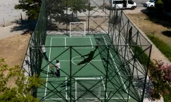 İzmir Karabağlar 'da 5 mahalleye 5 yeni mini futbol sahası
