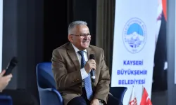 Kayseri Büyükşehir'den 5 bin liralık kırtasiye desteği