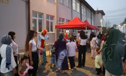 Mutluluk Tırı Sapanca'da çocukların yüzünü güldürdü