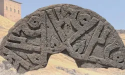 Selçuklu taşında 'Hz. Muhammed' ismi 6 kez yer aldı... Ani'de tarihi keşif!