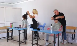 Antalya'da Mobil Kuaför öğrencilerin yanında